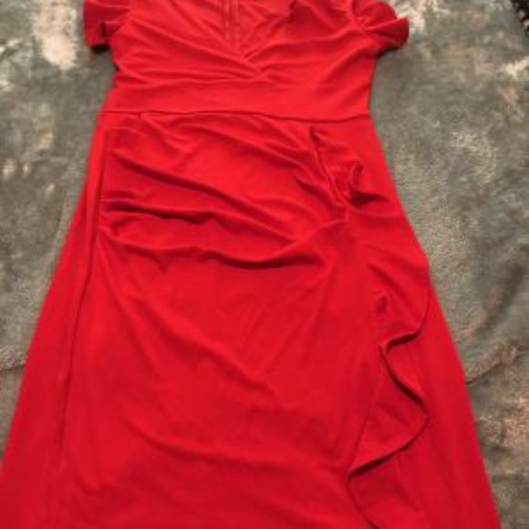 RED DRESS - Picture 2 of 5